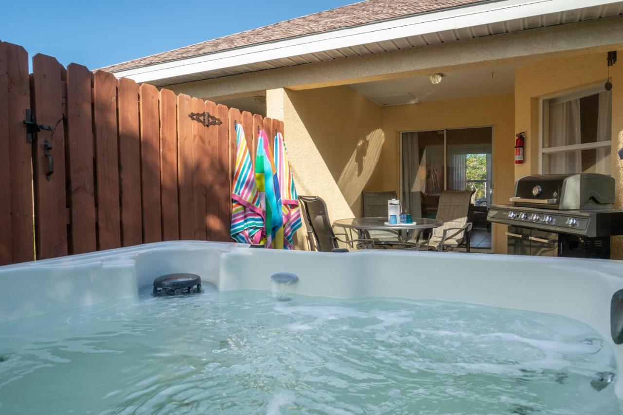 Heart Of The Waves - 3Br & 2Ba Beach Retreat - New Hot Tub - Outside Patio With Grill & Seating, Steps To Fun! Melbourne Zewnętrze zdjęcie