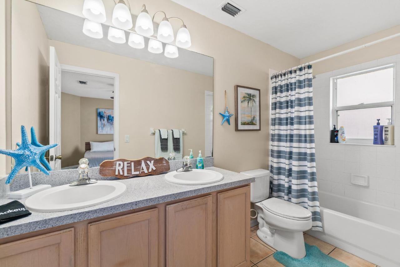 Heart Of The Waves - 3Br & 2Ba Beach Retreat - New Hot Tub - Outside Patio With Grill & Seating, Steps To Fun! Melbourne Zewnętrze zdjęcie