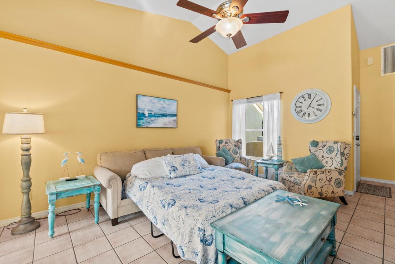 Heart Of The Waves - 3Br & 2Ba Beach Retreat - New Hot Tub - Outside Patio With Grill & Seating, Steps To Fun! Melbourne Zewnętrze zdjęcie